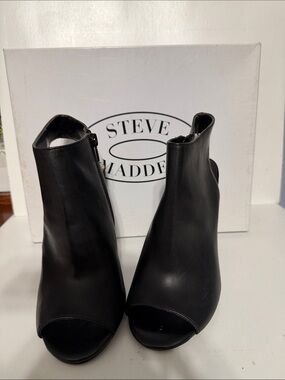 Steve Madden Black Leather Peep-Toe Ankle Mules